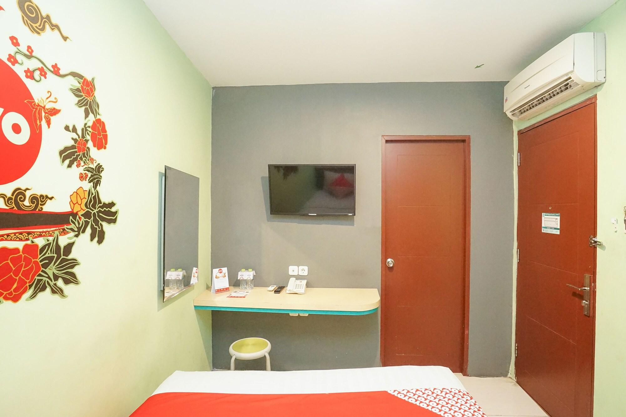 Oyo 277 Rukotel Near Rsu Adi Husada Undaan Kota Сурабая Екстериор снимка