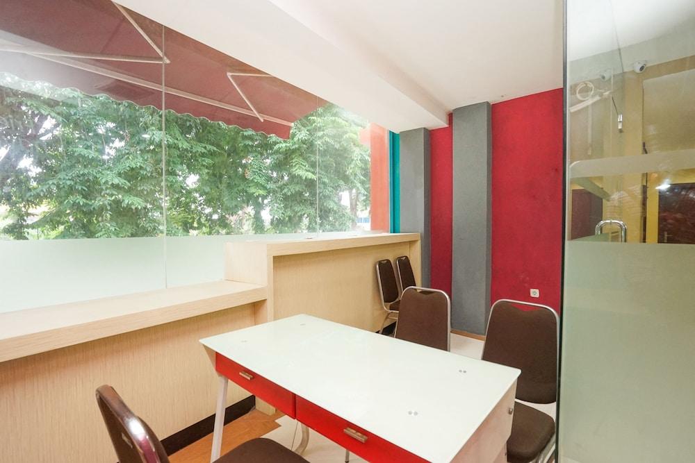 Oyo 277 Rukotel Near Rsu Adi Husada Undaan Kota Сурабая Екстериор снимка