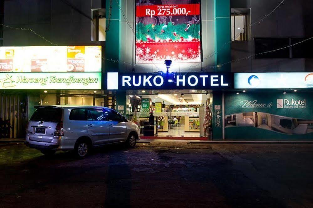 Oyo 277 Rukotel Near Rsu Adi Husada Undaan Kota Сурабая Екстериор снимка