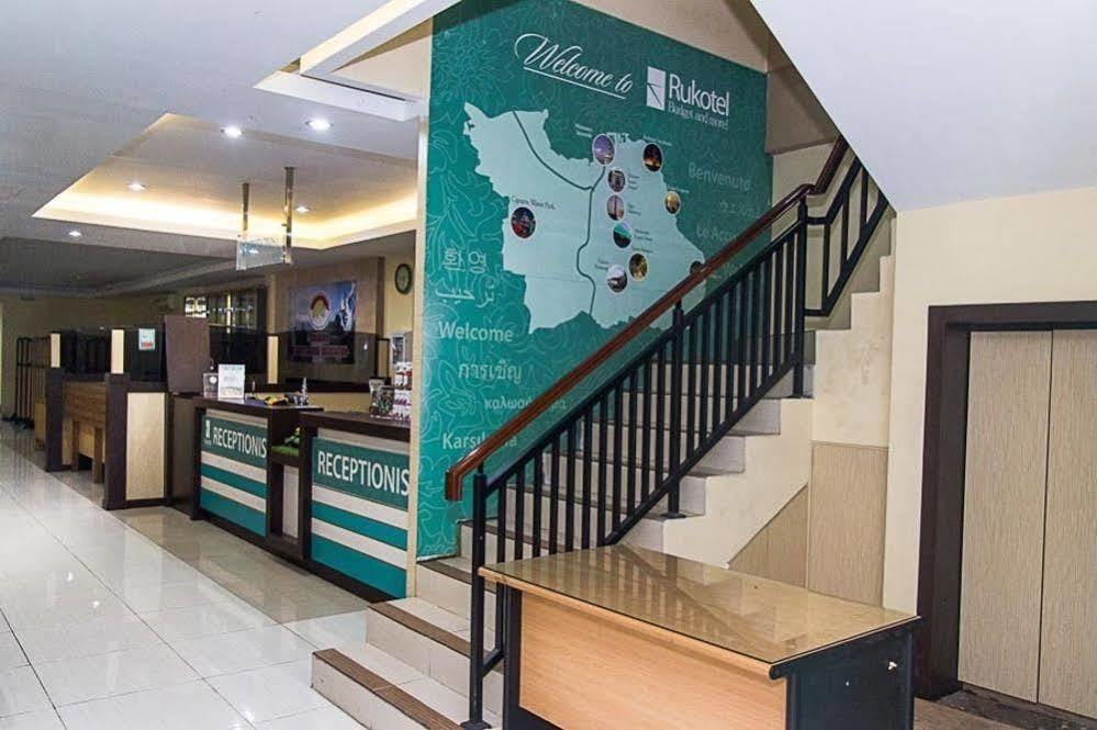 Oyo 277 Rukotel Near Rsu Adi Husada Undaan Kota Сурабая Екстериор снимка
