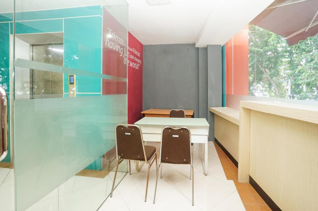 Oyo 277 Rukotel Near Rsu Adi Husada Undaan Kota Сурабая Екстериор снимка