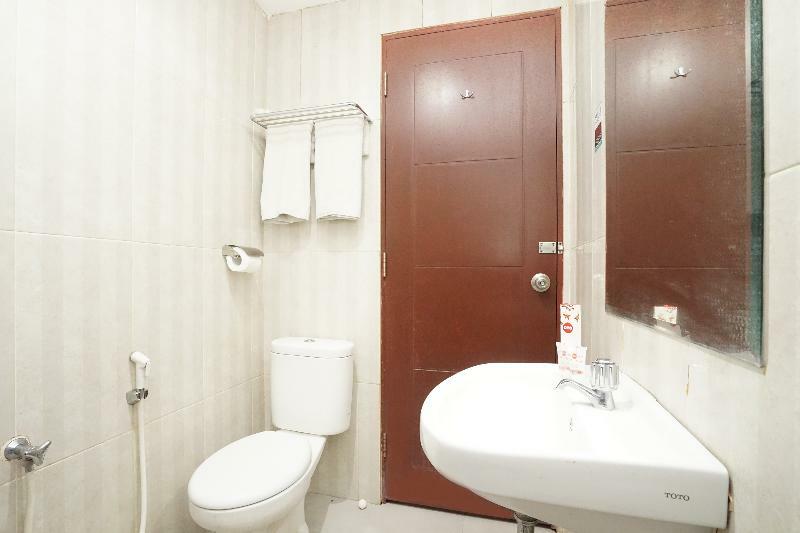Oyo 277 Rukotel Near Rsu Adi Husada Undaan Kota Сурабая Екстериор снимка